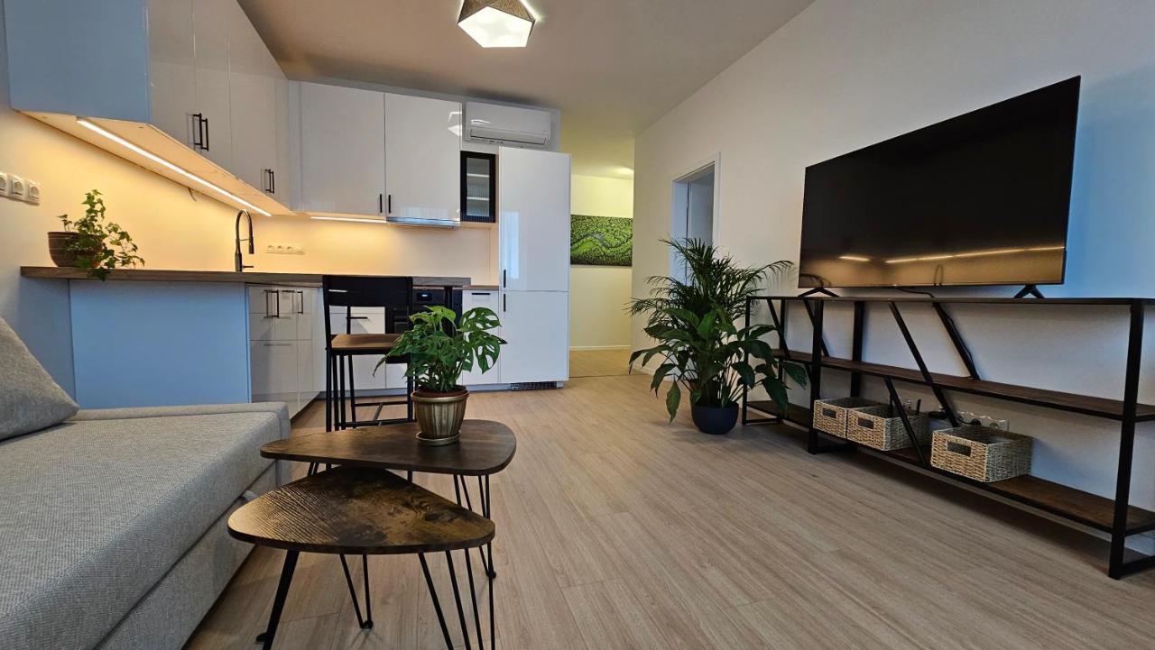 ברטיסלאבה 2 Room Apartment With Terrace, New Building, 413 מראה חיצוני תמונה