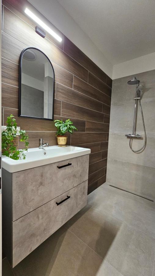 ברטיסלאבה 2 Room Apartment With Terrace, New Building, 413 מראה חיצוני תמונה